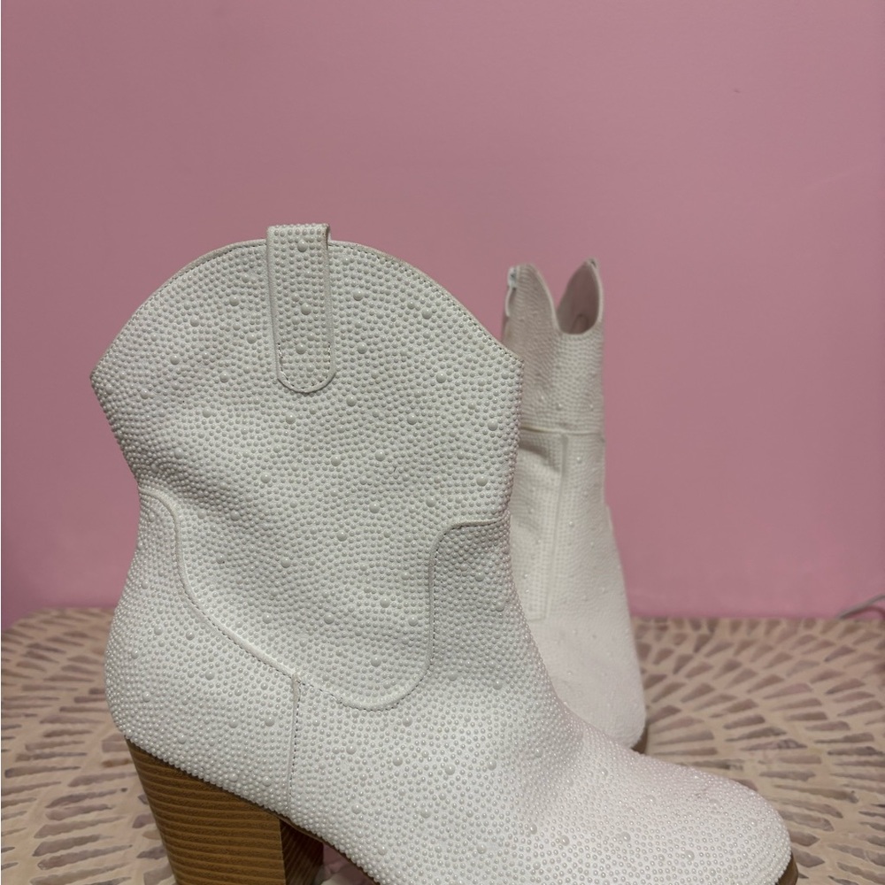Torrid White Textured Ankle Booties